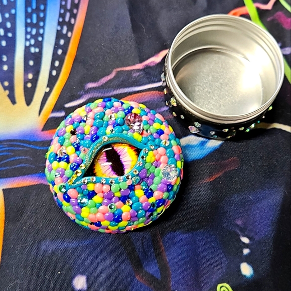 Dragon Eye Container - Picture 1 of 2